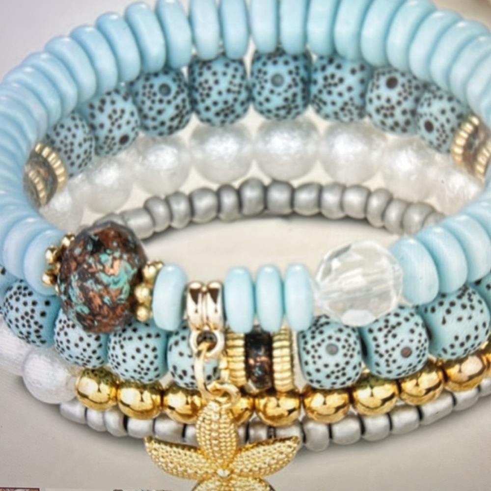 Only 1 remaining! 😊 Elegant Blue Beaded bracelet. 🌸 - Picture 3 of 5